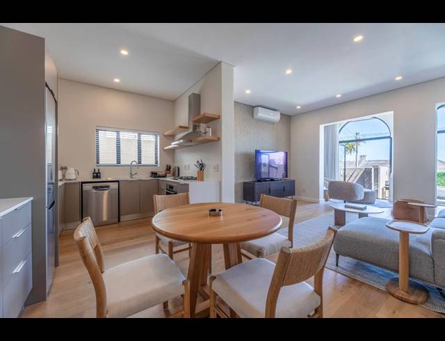 2 BEDROOM APARTMENT TO LET IN SEA POINT